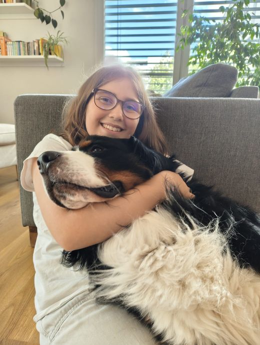 Delfina mit ihrem Hund Vito
