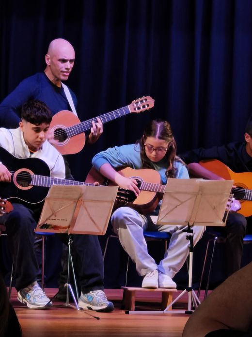 Delfinas erster Gitarrenauftritt